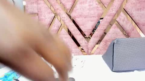 Mia online show from November 19, 12:05 pm