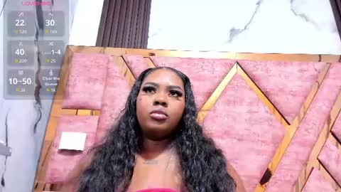 Mia online show from July 2, 11:49 am