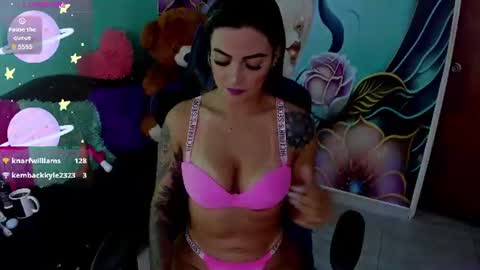 Mia online show from June 22, 9:01 pm