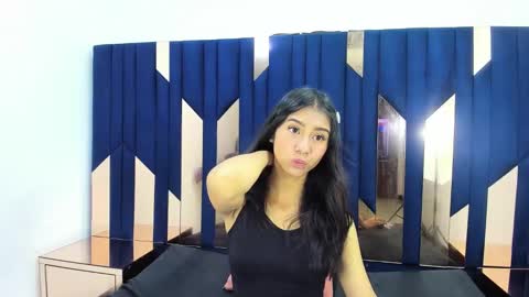 mia_clark18 online show from December 3, 9:50 pm