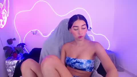 mia_cute_girl online show from July 28, 2:13 pm
