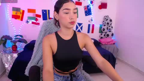 mia_cute_girl online show from June 27, 12:22 pm
