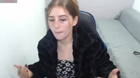 Mia online show from October 8, 2:10 pm