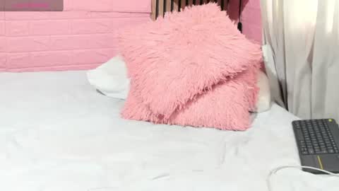 mia_elioth00 online show from July 25, 10:17 pm