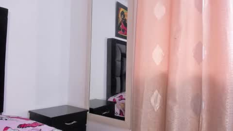 Snapshot of mia_fox3 chatting on September 26, 12:58 pm mia fox online show from September 26, 12:58 pm