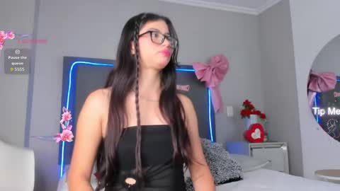 mia online show from March 31, 1:22 pm