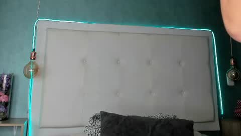 mia online show from July 31, 1:56 pm