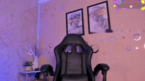 Mia online show from April 2, 1:41 pm