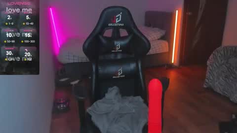 Mia online show from November 9, 2:13 pm