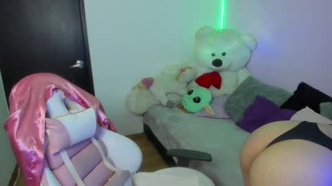 Snapshot of mia_j51 chatting on September 25, 11:13 pm Mia J Abbey online show from September 25, 11:13 pm