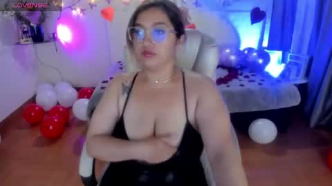 Mia online show from July 29, 1:11 pm