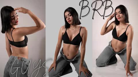 Mia online show from December 17, 2:38 am