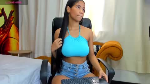 Snapshot of mia_kleim chatting on January 18, 7:04 pm MIA KLEIM online show from January 18, 7:04 pm