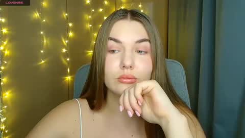 mia_lemm online show from November 11, 8:33 am
