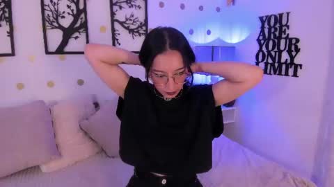 Mia online show from July 29, 11:05 pm