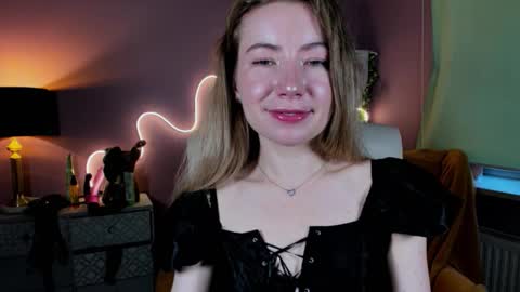 Snapshot of mia_luxx92 chatting on October 19, 2:08 pm Mia online show from October 19, 2:08 pm