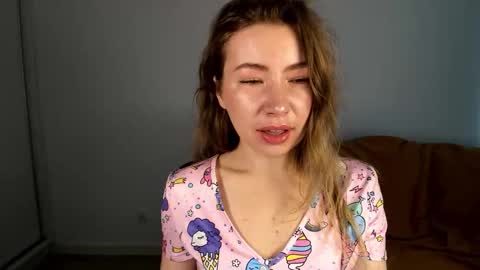 Mia online show from May 1, 6:49 am