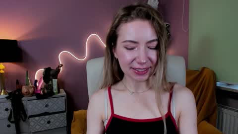 Snapshot of mia_luxx92 chatting on October 16, 7:00 am Mia online show from October 16, 7:00 am