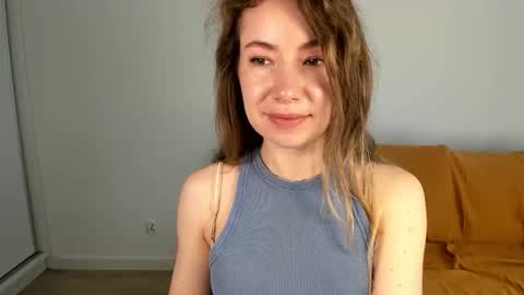 Mia online show from May 19, 7:04 am