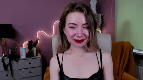 Snapshot of mia_luxx92 chatting on October 9, 7:34 am Mia online show from October 9, 7:34 am