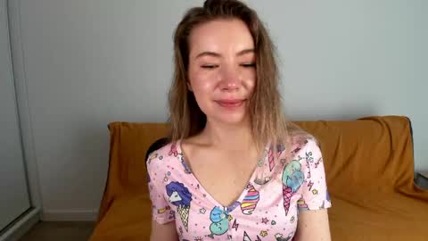 Mia online show from June 6, 7:03 am