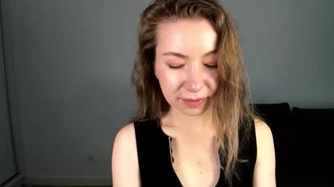 Mia online show from May 14, 6:52 am