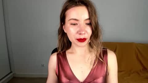 Mia online show from May 10, 1:35 pm