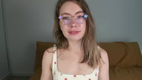Mia online show from July 19, 1:13 pm