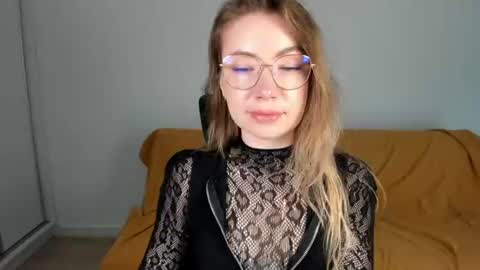 Mia online show from June 11, 6:54 am