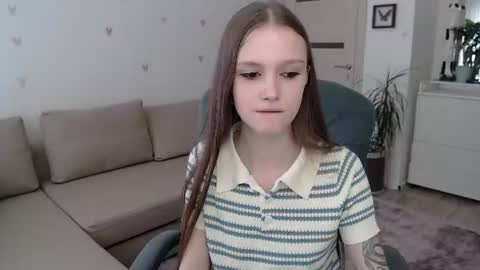 Mia online show from July 25, 9:27 am