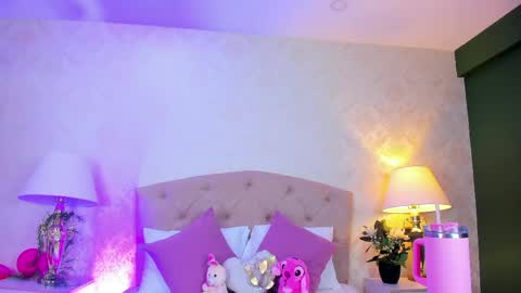 mia montess online show from April 16, 4:28 pm