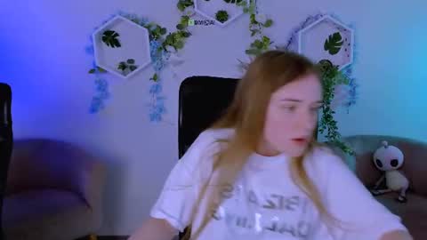 mia_mooon_ online show from July 28, 11:17 am