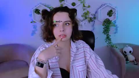 mia_mooon_ online show from July 28, 3:21 pm