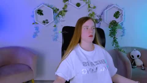 mia_mooon_ online show from July 28, 12:48 pm