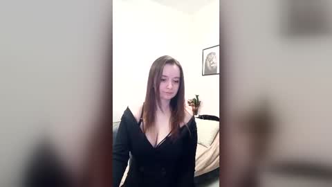 Mia online show from July 16, 8:19 am