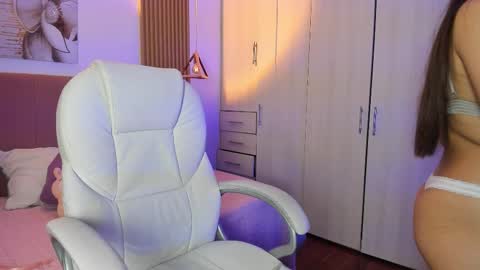 Mia Nevaeh - follow me online show from October 29, 10:45 pm