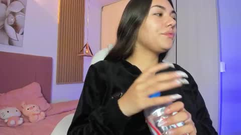 Mia Nevaeh - follow me online show from October 21, 8:35 pm