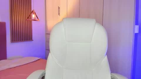 Mia Nevaeh - follow me online show from December 14, 8:25 pm