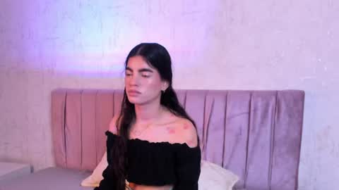 mia online show from July 26, 12:13 pm