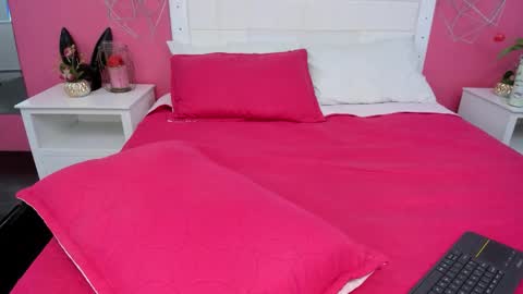 Mia  online show from December 15, 1:27 pm