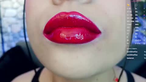 Mia online show from November 16, 8:20 pm