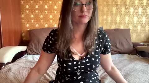 Mia online show from November 15, 4:46 am