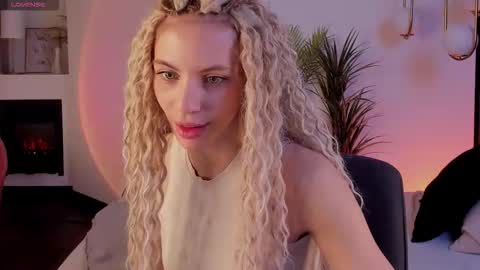 Mia online show from October 22, 6:29 am