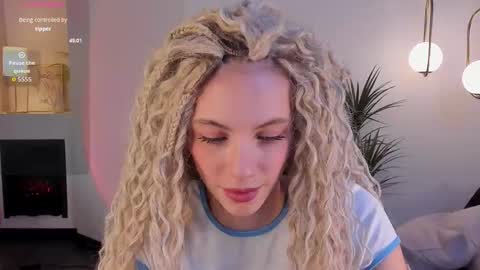 Mia online show from October 21, 6:28 am