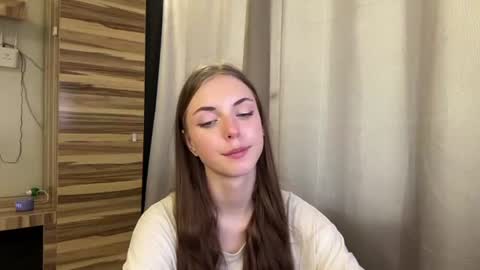 Mia online show from July 20, 10:39 am