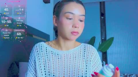 Mia online show from September 10, 2:28 pm