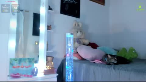 Mia  online show from November 6, 3:29 pm