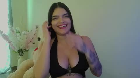 mia_thopsom online show from February 19, 4:28 pm