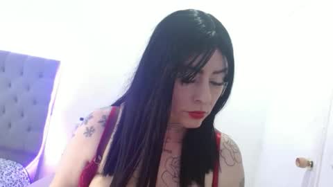 MIA VANTT online show from February 25, 8:40 pm