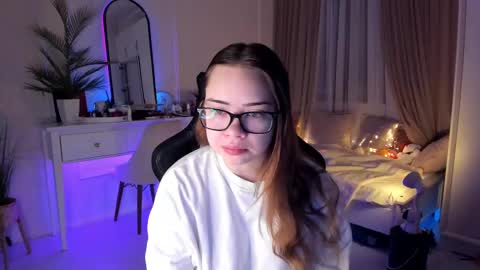 VixenMia online show from February 25, 3:42 am